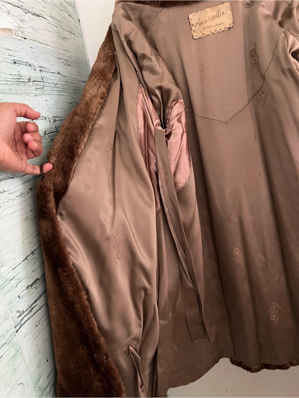 Vintage Eaton’s Fur Salon Brown Fur Coat-Made in Canada| Classic Luxury - Picture 11 of 16
